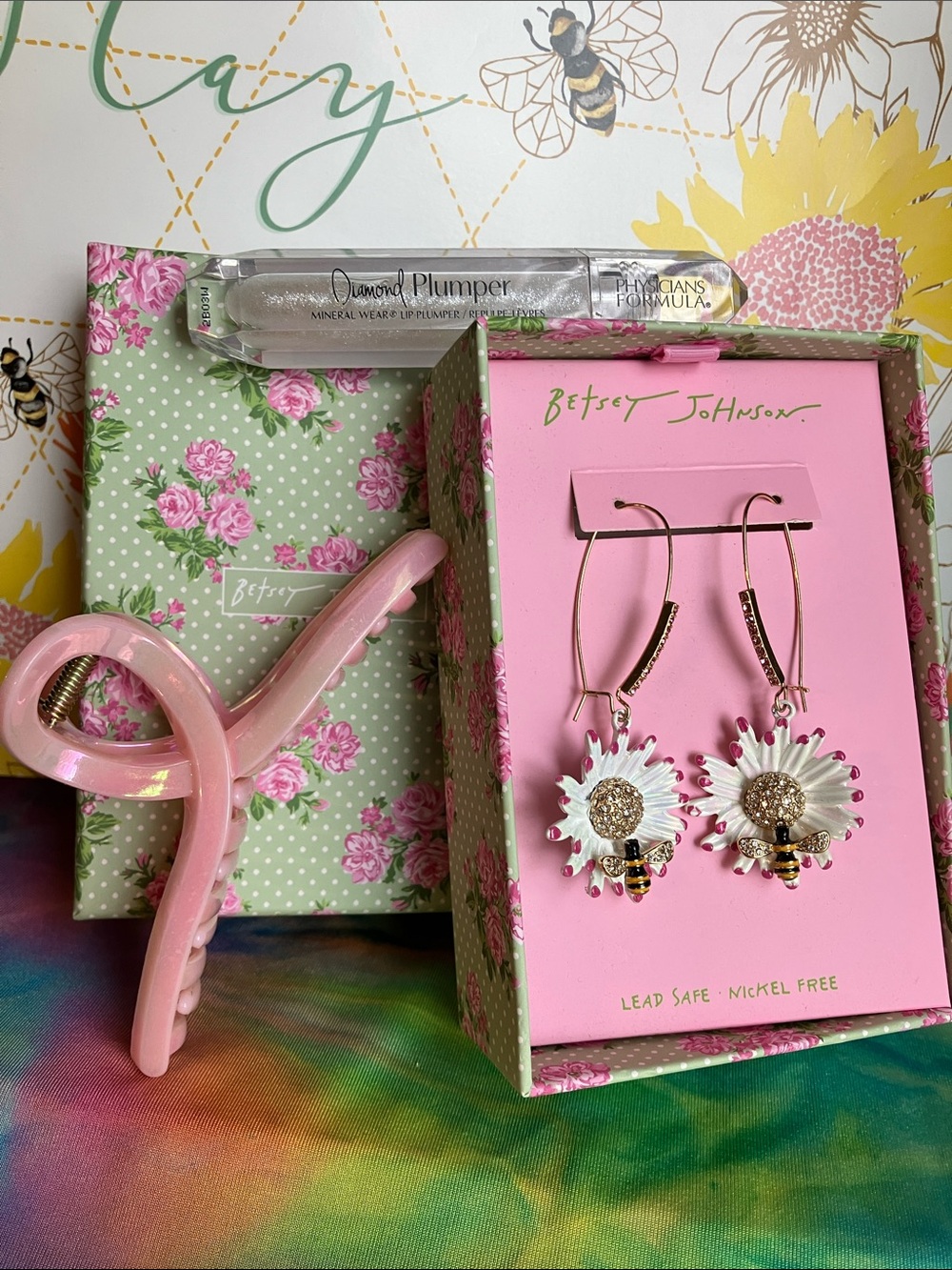Betsey Johnson White & Pink Daisy Bee Drop Earrings with Gold Accents FREEGIFT - Picture 6 of 6